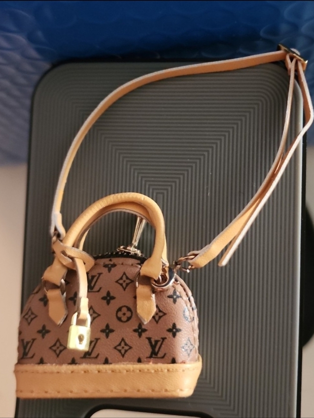 Louis Vuiton Detailed Purse Tote Collectible Novelty Trinket Crossbody Bag - Picture 2 of 7